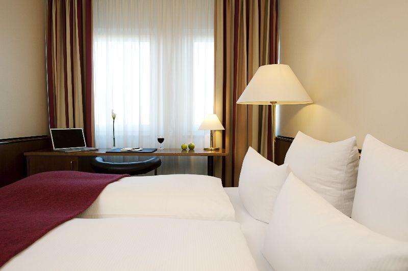 Hotel Nh Süd 3*
